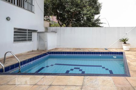 Casa à venda com 220m², 3 quartos e 5 vagas Casa à venda com 220m², 3 quartos e 5 vagasPiscina