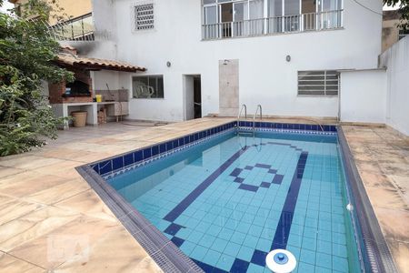 Casa à venda com 220m², 3 quartos e 5 vagas Casa à venda com 220m², 3 quartos e 5 vagasPiscina