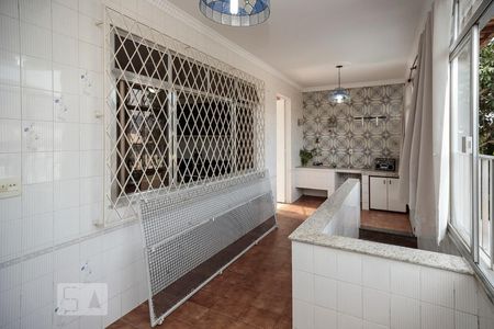 Casa à venda com 220m², 3 quartos e 5 vagas Casa à venda com 220m², 3 quartos e 5 vagasVaranda Fundos