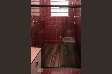 Casa à venda com 220m², 3 quartos e 5 vagas Casa à venda com 220m², 3 quartos e 5 vagasBanheiro Suíte