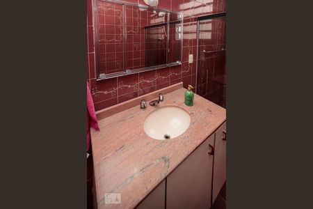 Casa à venda com 220m², 3 quartos e 5 vagas Casa à venda com 220m², 3 quartos e 5 vagasBanheiro Suíte