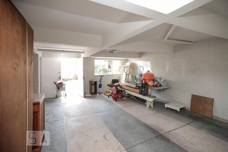 Casa à venda com 220m², 3 quartos e 5 vagas Casa à venda com 220m², 3 quartos e 5 vagasGaragem