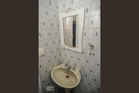 Casa à venda com 220m², 3 quartos e 5 vagas Casa à venda com 220m², 3 quartos e 5 vagasBanheiro de Serviço