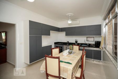 Casa à venda com 220m², 3 quartos e 5 vagas Casa à venda com 220m², 3 quartos e 5 vagasCozinha