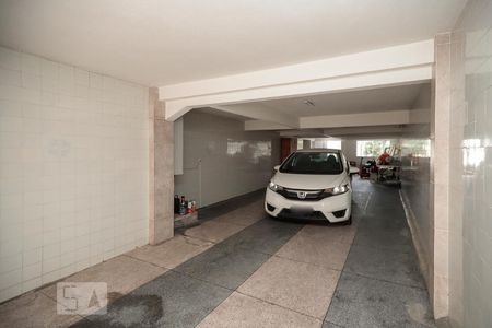 Casa à venda com 220m², 3 quartos e 5 vagas Casa à venda com 220m², 3 quartos e 5 vagasGaragem