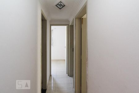 Corredor de apartamento à venda com 3 quartos, 77m² em Vila Bancaria, São Paulo