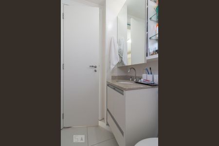 Apartamento à venda com 80m², 2 quartos e 2 vagas Apartamento à venda com 80m², 2 quartos e 2 vagasBanheiro da Suíte 1