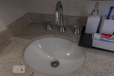 Apartamento à venda com 80m², 2 quartos e 2 vagas Apartamento à venda com 80m², 2 quartos e 2 vagasBanheiro da Suíte 1