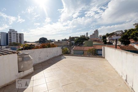 Casa à venda com 300m², 4 quartos e 2 vagas Casa à venda com 300m², 4 quartos e 2 vagasTerraço