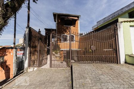 Casa para alugar com 211m², 3 quartos e 5 vagas Casa para alugar com 211m², 3 quartos e 5 vagasFachada