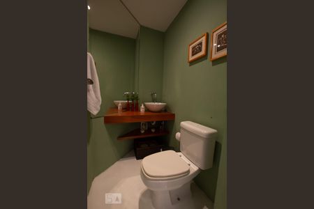 Lavabo de apartamento para alugar com 3 quartos, 150m² em Itaim Bibi, São Paulo