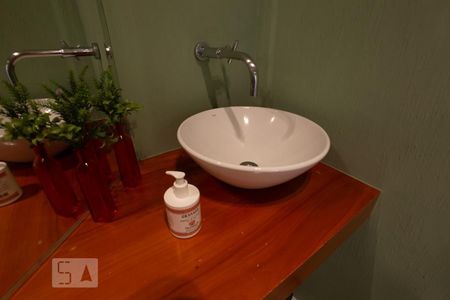 Lavabo de apartamento para alugar com 3 quartos, 150m² em Itaim Bibi, São Paulo