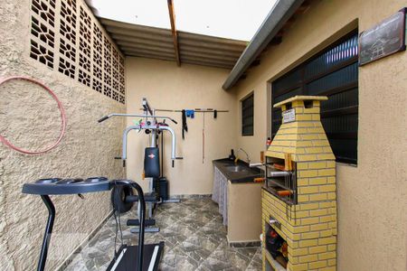 Casa à venda com 180m², 2 quartos e 2 vagasQuintal