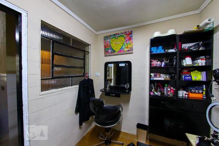 Casa à venda com 180m², 2 quartos e 2 vagasQuarto de Serviço