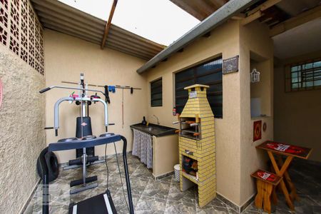 Casa à venda com 180m², 2 quartos e 2 vagasQuintal