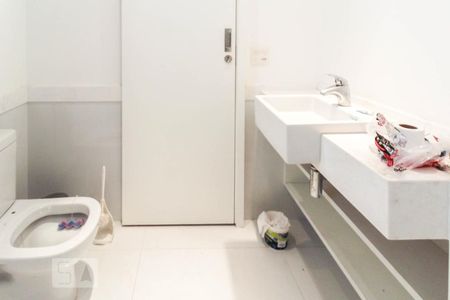 Banheiro de apartamento para alugar com 1 quarto, 45m² em Vila Nova Conceição, São Paulo