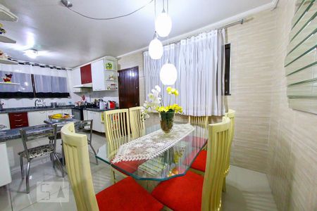 Casa à venda com 239m², 3 quartos e 3 vagasCozinha