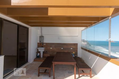 Apartamento à venda com 260m², 3 quartos e 3 vagas Apartamento à venda com 260m², 3 quartos e 3 vagasChurrasqueira