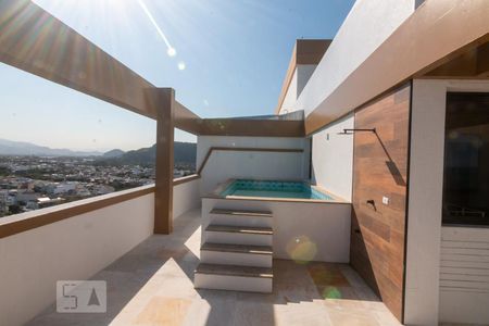 Apartamento à venda com 260m², 3 quartos e 3 vagas Apartamento à venda com 260m², 3 quartos e 3 vagasPiscina
