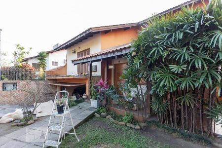 Fachada de casa à venda com 4 quartos, 340m² em Tristeza, Porto Alegre