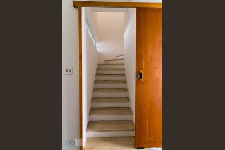 Escada de casa para alugar com 4 quartos, 150m² em Brooklin, São Paulo