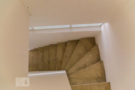 Escada de casa para alugar com 4 quartos, 150m² em Brooklin, São Paulo