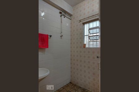 Banheiro de casa à venda com 5 quartos, 435m² em Umuarama, Osasco