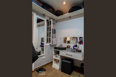 Casa à venda com 216m², 3 quartos e 2 vagasSuite - Closet