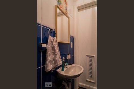 Casa à venda com 216m², 3 quartos e 2 vagasVaranda Gourmet - Banheiro