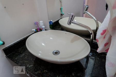 Casa à venda com 216m², 3 quartos e 2 vagasBanheiro