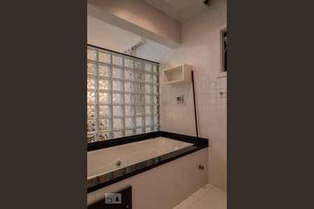 Casa à venda com 216m², 3 quartos e 2 vagasBanheiro da Suíte