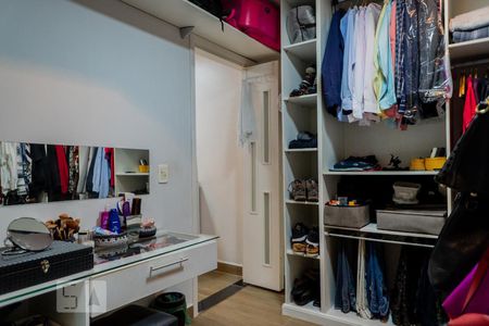 Casa à venda com 216m², 3 quartos e 2 vagasSuite - Closet