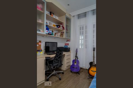 Casa à venda com 216m², 3 quartos e 2 vagasQuarto 2