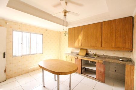 Casa à venda com 600m², 4 quartos e 3 vagas Casa à venda com 600m², 4 quartos e 3 vagasCozinha