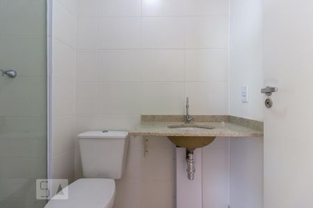 Banheiro Social de apartamento para alugar com 2 quartos, 51m² em Jardim Tupanci, Barueri