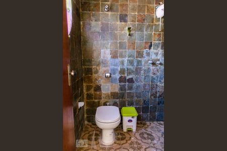 Apartamento à venda com 140m², 3 quartos e sem vaga Apartamento à venda com 140m², 3 quartos e sem vagaBanheiro da Suíte