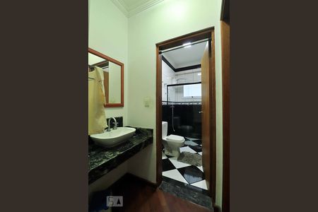 Casa para alugar com 296m², 5 quartos e 4 vagasBanheiro Social 2