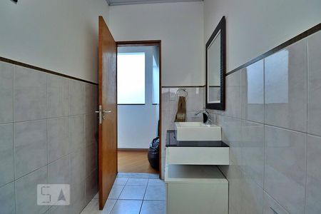 Casa para alugar com 296m², 5 quartos e 4 vagasBanheiro Social 1