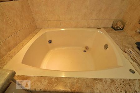 Casa para alugar com 296m², 5 quartos e 4 vagasBanheiro da Suíte 1