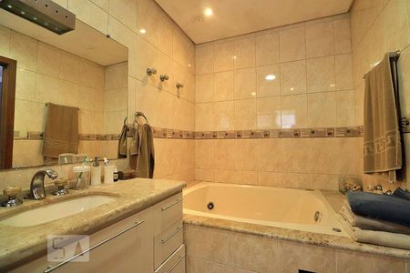 Casa para alugar com 296m², 5 quartos e 4 vagasBanheiro da Suíte 1