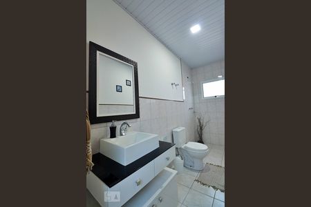 Casa para alugar com 296m², 5 quartos e 4 vagasBanheiro Social 1