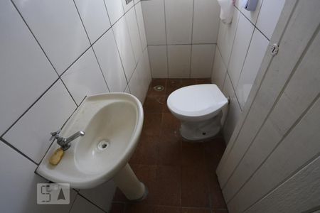 Banheiro de casa para alugar com 1 quarto, 20m² em Mutinga, Osasco