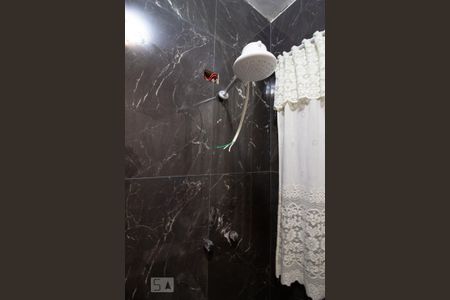 Casa à venda com 300m², 3 quartos e 4 vagas Casa à venda com 300m², 3 quartos e 4 vagasDetalhe banheiro