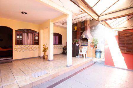 Casa à venda com 300m², 3 quartos e 4 vagas Casa à venda com 300m², 3 quartos e 4 vagasQuintal