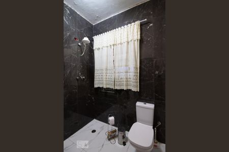 Casa à venda com 300m², 3 quartos e 4 vagas Casa à venda com 300m², 3 quartos e 4 vagasBanheiro