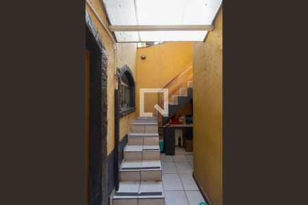 Casa para alugar com 90m², 3 quartos e 2 vagas Casa para alugar com 90m², 3 quartos e 2 vagasEscada