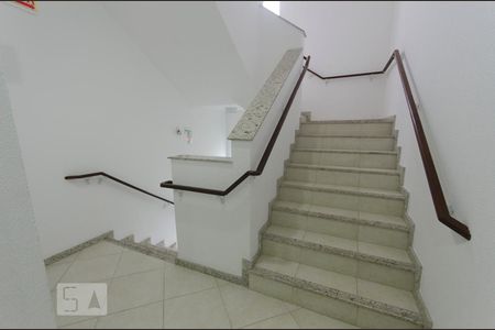 Apartamento para alugar com 105m², 2 quartos e 2 vagasEscada