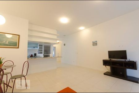 Sala de apartamento para alugar com 2 quartos, 105m² em Santinho, Florianópolis