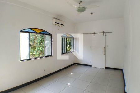 Sala de casa para alugar com 1 quarto, 50m² em São Francisco, Niterói