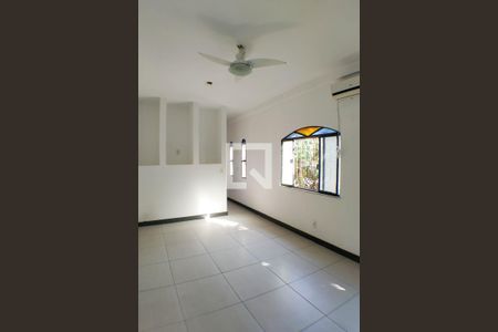 Sala de casa para alugar com 1 quarto, 50m² em São Francisco, Niterói